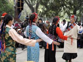 Lhasa Norbulingka Dancing